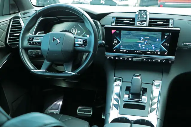 DS Automobiles DS 7 Crossback view 11