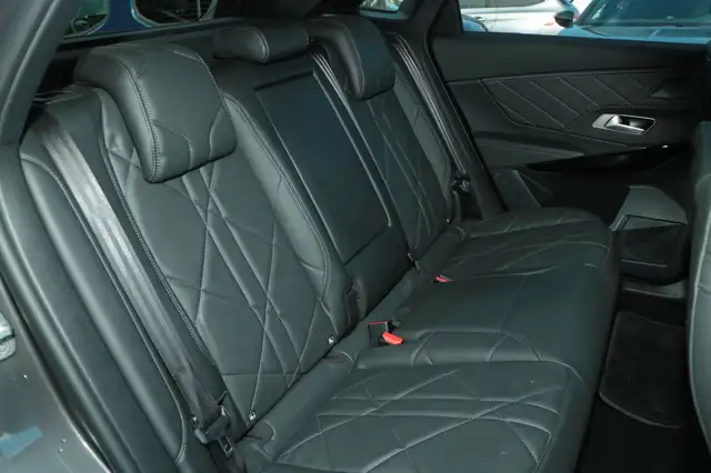 DS Automobiles DS 7 Crossback view 8