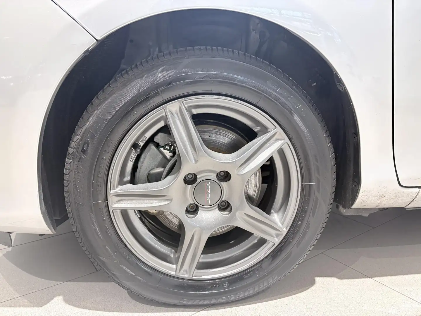 Toyota Yaris 1.5 Full Hybrid Aspiration Gris - 2