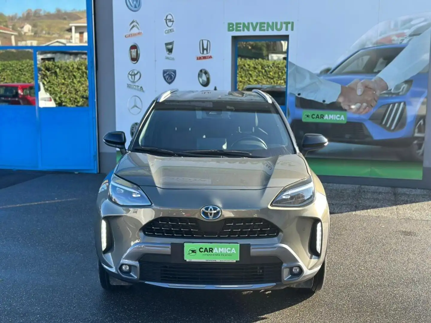 Toyota Yaris Cross Yaris Cross 1.5 Hybrid 5p. E-CVT AWD-i Adventure Gold - 2