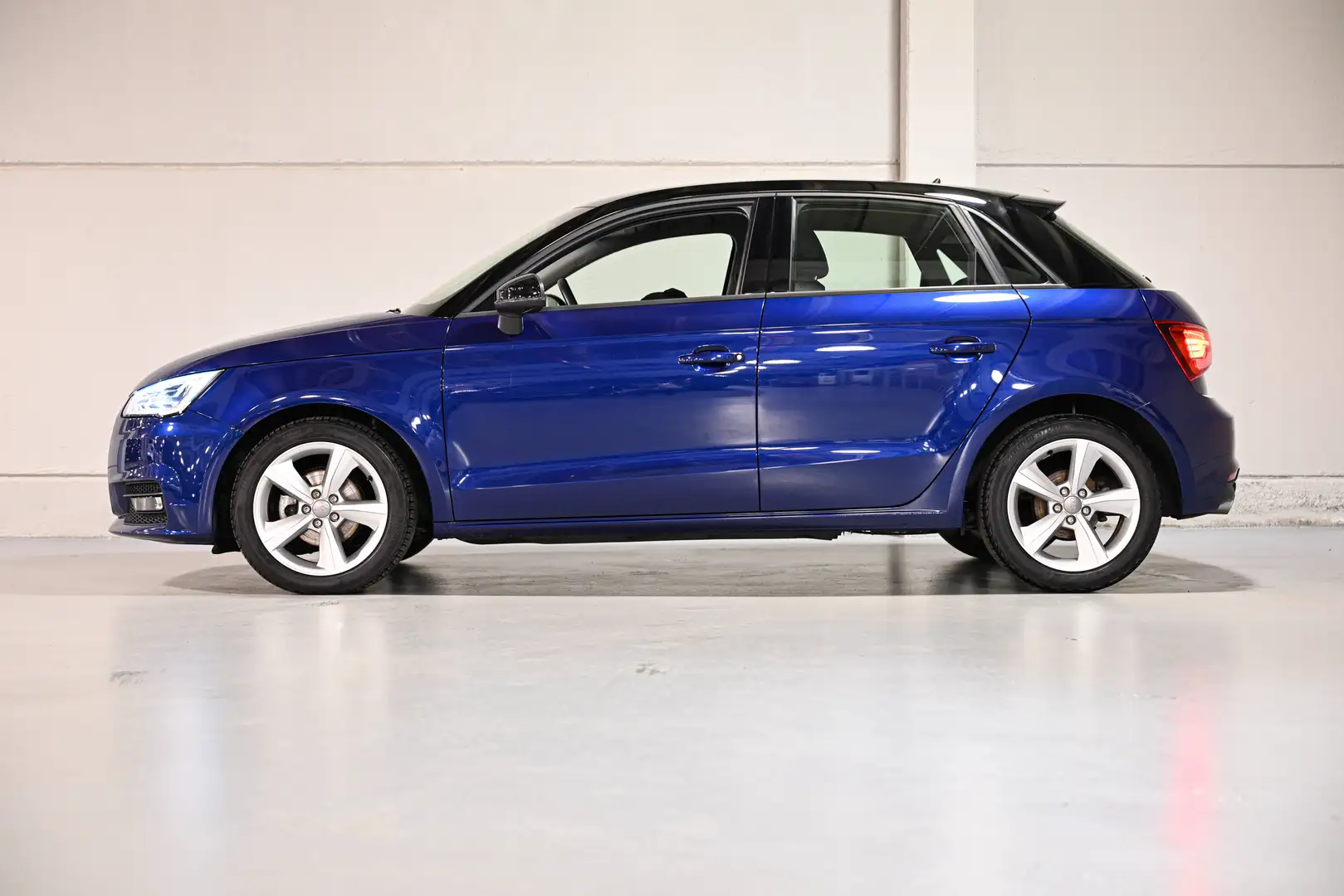 Audi A1 A1 Sportback 1.0 TFSI ultra 95 Bleu - 2