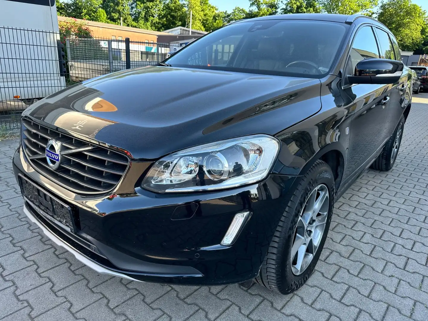 Volvo XC60 2.0 Diesel Ocean Race 2WD * 1.Hand * Euro6 Zwart - 2