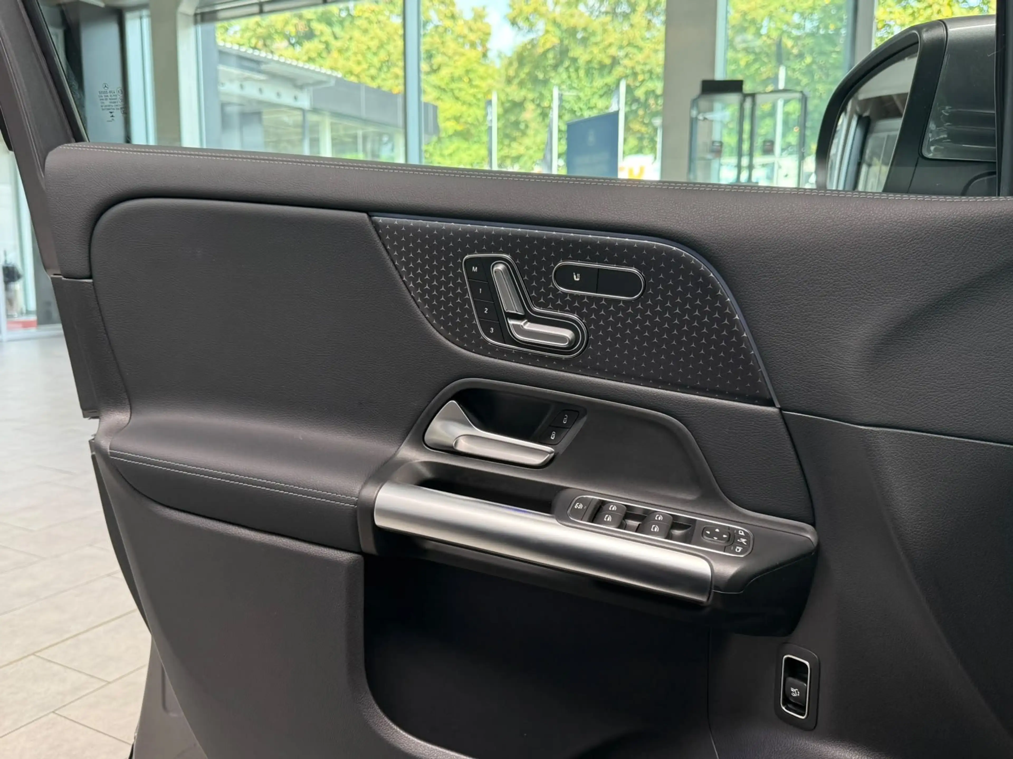 Mercedes-Benz GLA 200 Progressive MEMORY+KEYLESS+LED+KAMERA — photo 12