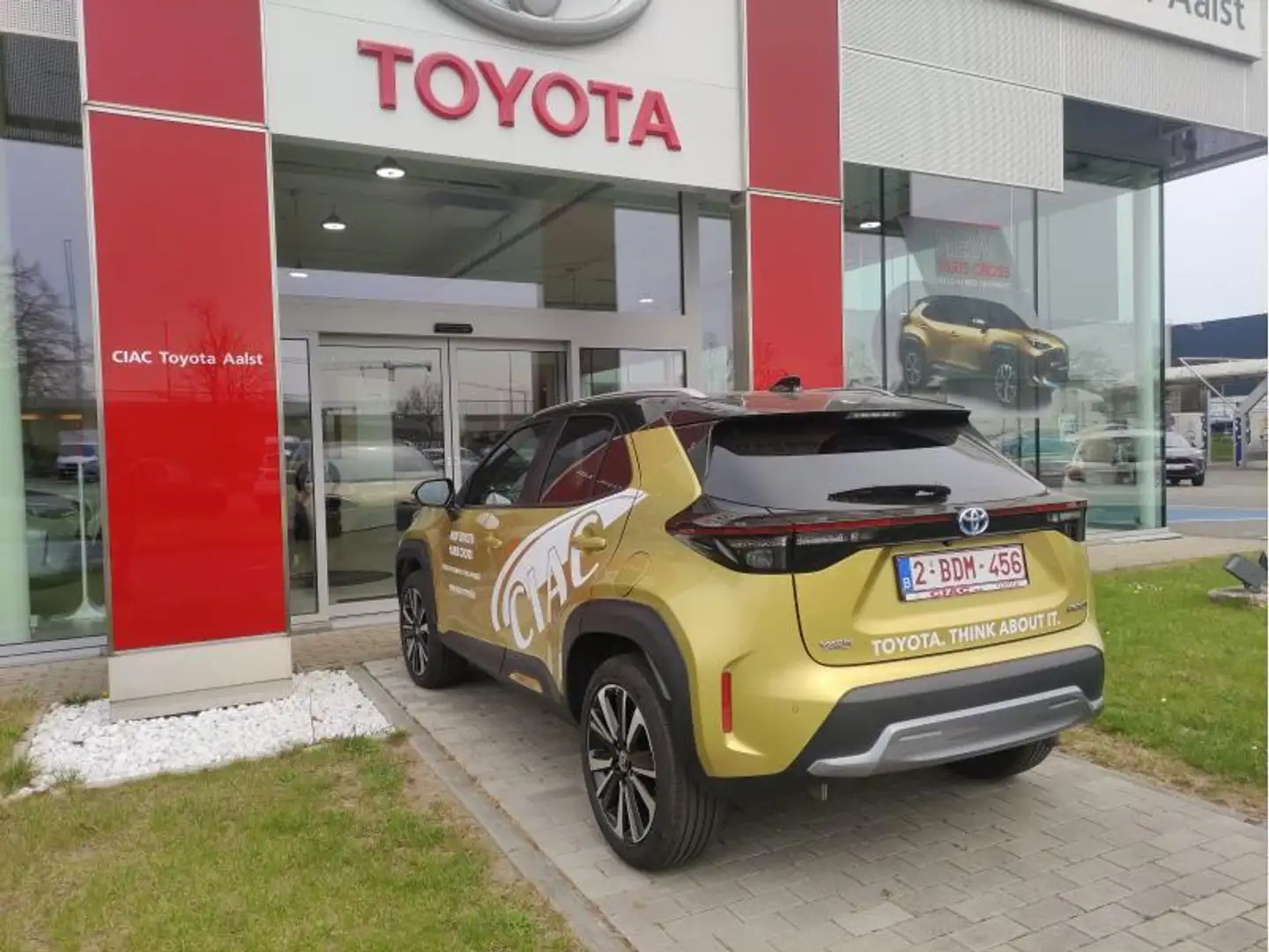 Toyota Yaris Cross Premiere Goud - 2