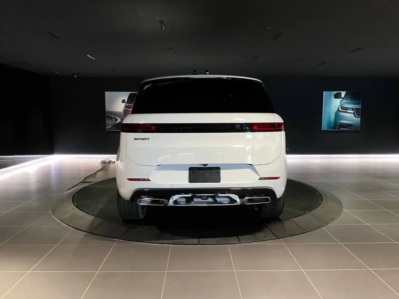 Land Rover Range Rover Sport снимка Land Rover Range Rover Sport