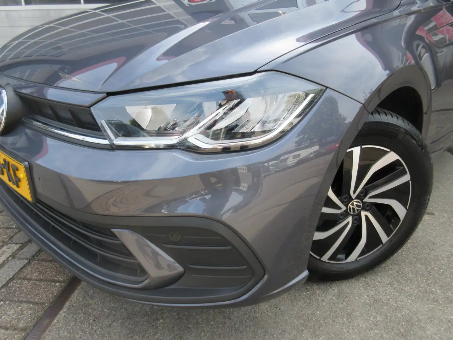 Volkswagen Polo 1.0 TSI Life / Carplay / PDC / LMV Gris - 2