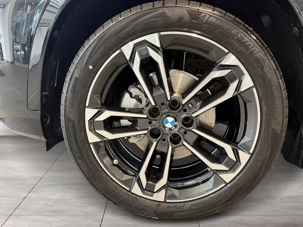 BMW iX1 eDrive20 M Sportpaket | Premiumpaket | AHK 6