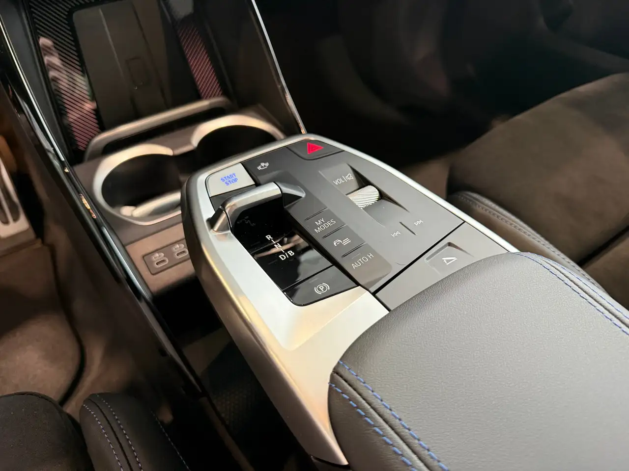 BMW iX1 eDrive20 M Sportpaket | Premiumpaket | AHK 12