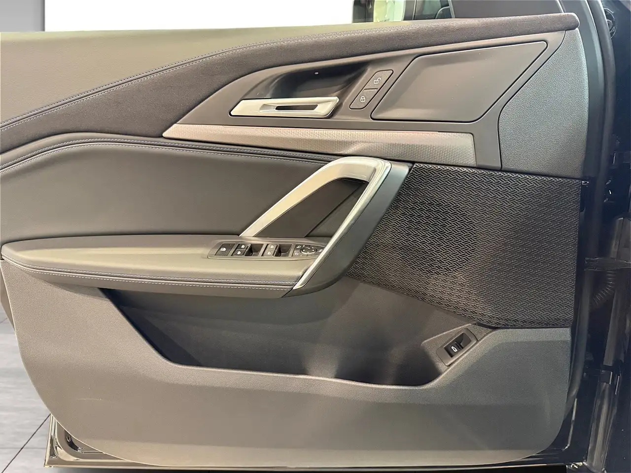 BMW iX1 eDrive20 M Sportpaket | Premiumpaket | AHK 11