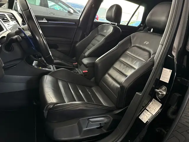 Volkswagen Golf view 4