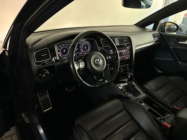 Volkswagen Golf view 3