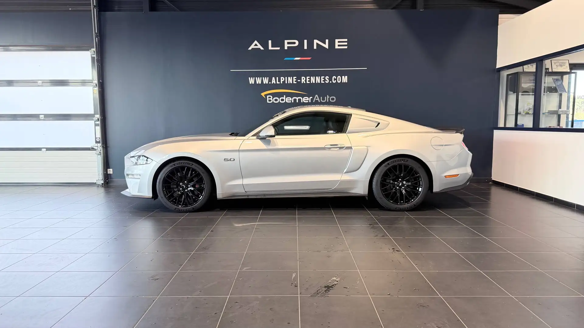 Ford Mustang Mustang Fastback V8 5.0 Grijs - 2