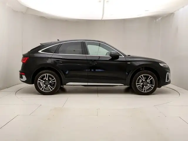 Audi Q5 view 3