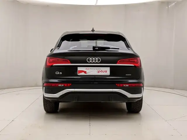 Audi Q5 view 5