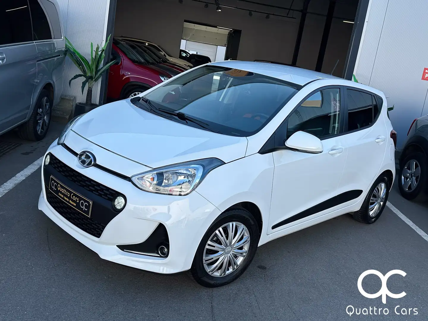 Hyundai i10 1.0i Gps - Car play - Siege Chauf - Clim - 1er Pro Wit - 1