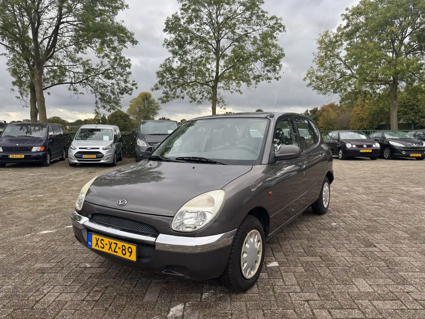Daihatsu Sirion 1.0-12V XTi APK 10-2026 Gris - 1