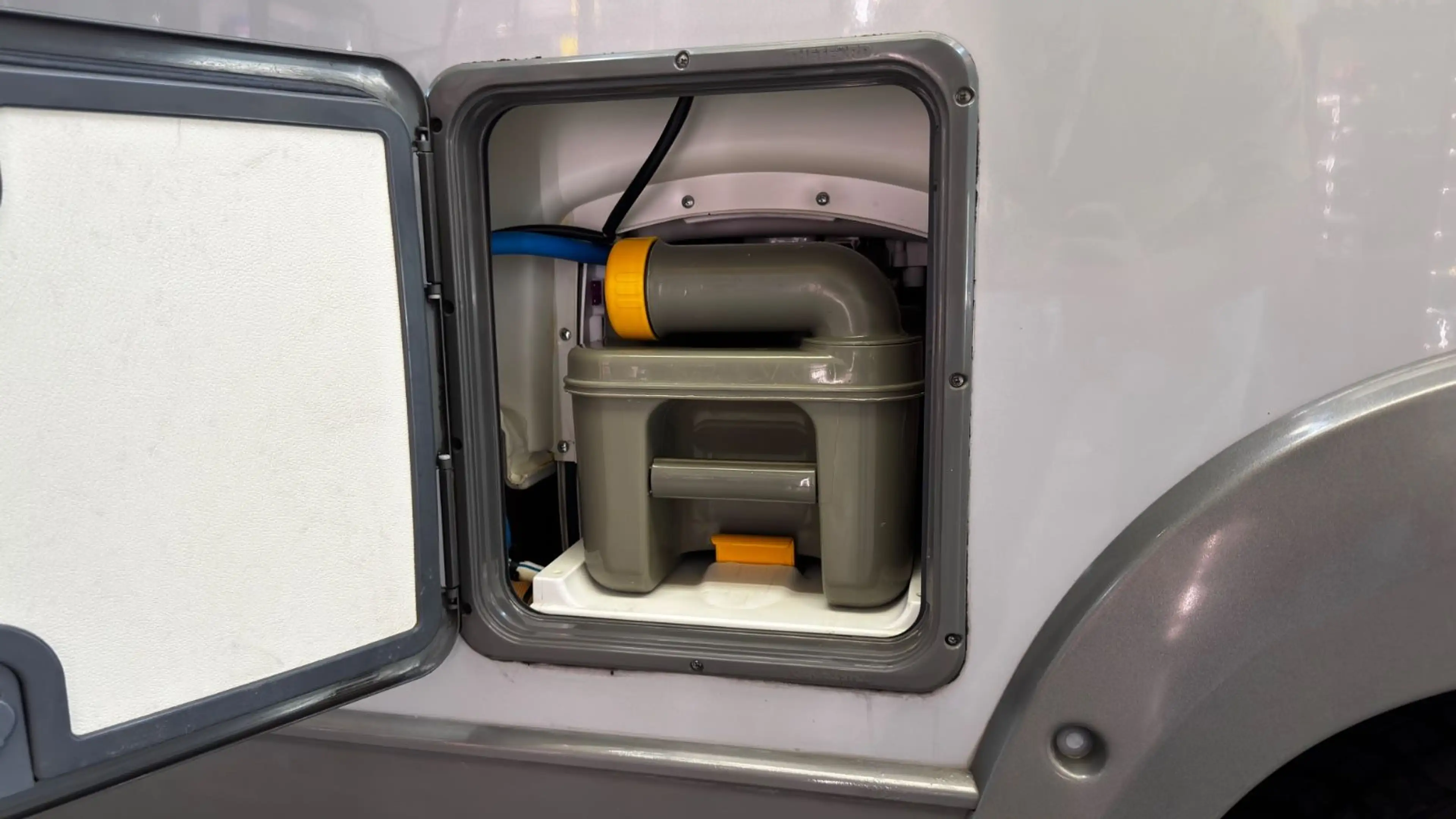 Fiat Ducato Bürstner Wohnmobil Travel Van T571 — photo 9