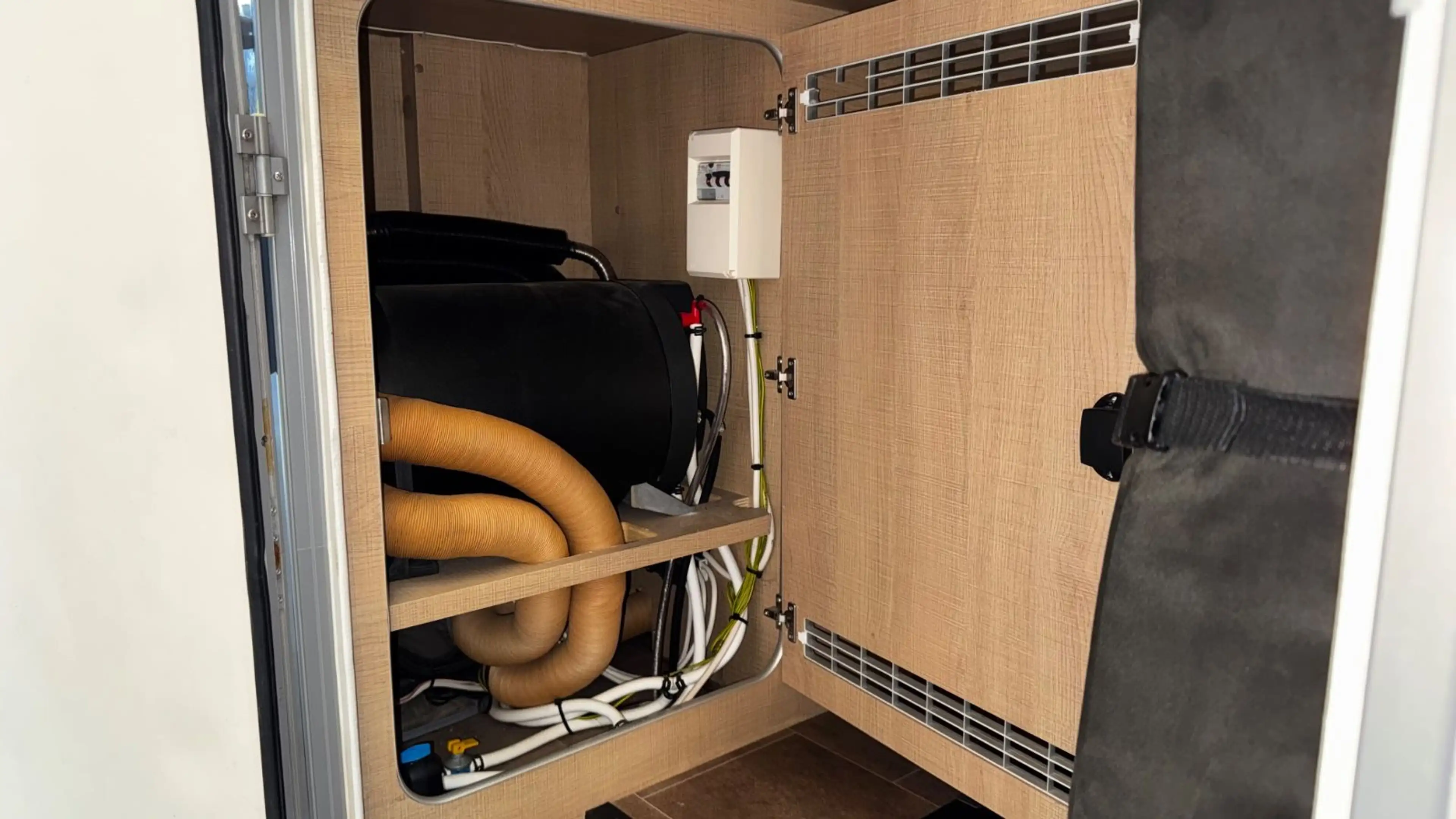 Fiat Ducato Bürstner Wohnmobil Travel Van T571 — photo 10