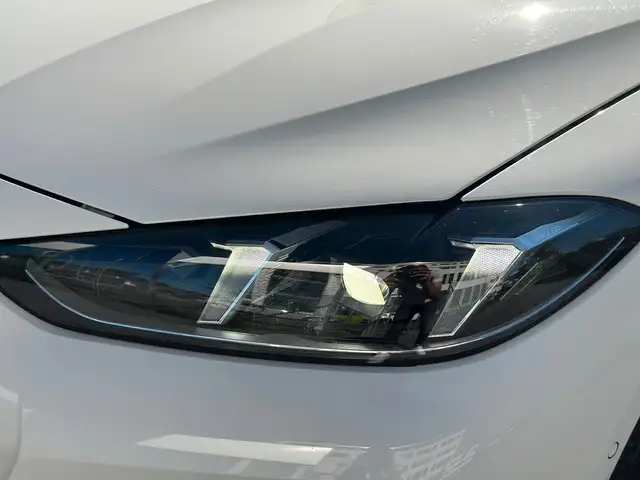 BMW 4 Series view 9