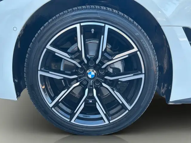 BMW 4 Series view 10