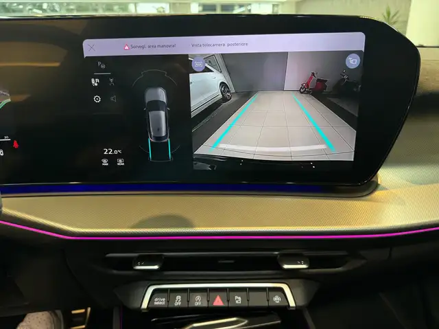 Audi Q3 view 12