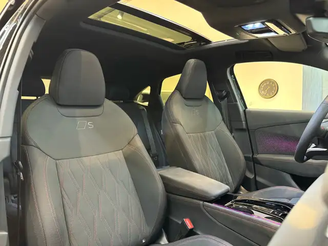 Audi Q3 view 13
