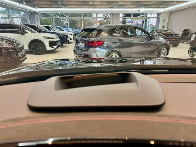 Audi Q3 view 10