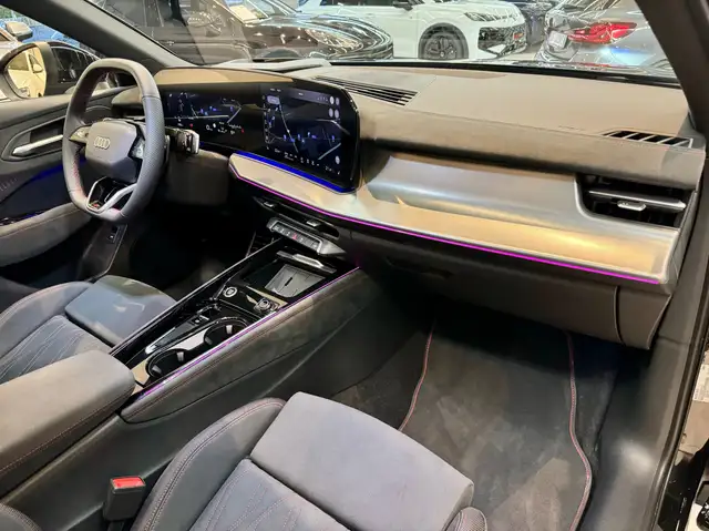 Audi Q3 view 14