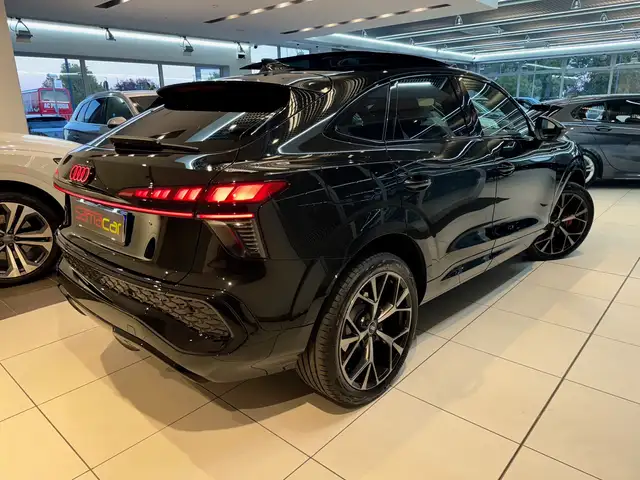 Audi Q3 view 7