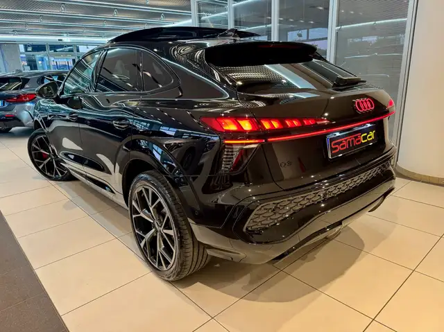 Audi Q3 view 5