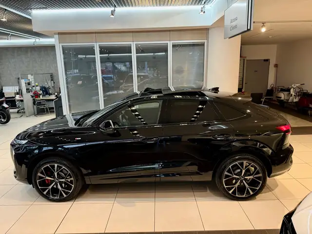 Audi Q3 view 4