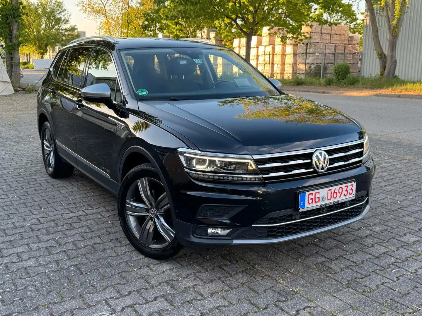 Volkswagen Tiguan Allspace Highline 4M 7Sitz 360 ACC HUD K Schwarz - 2