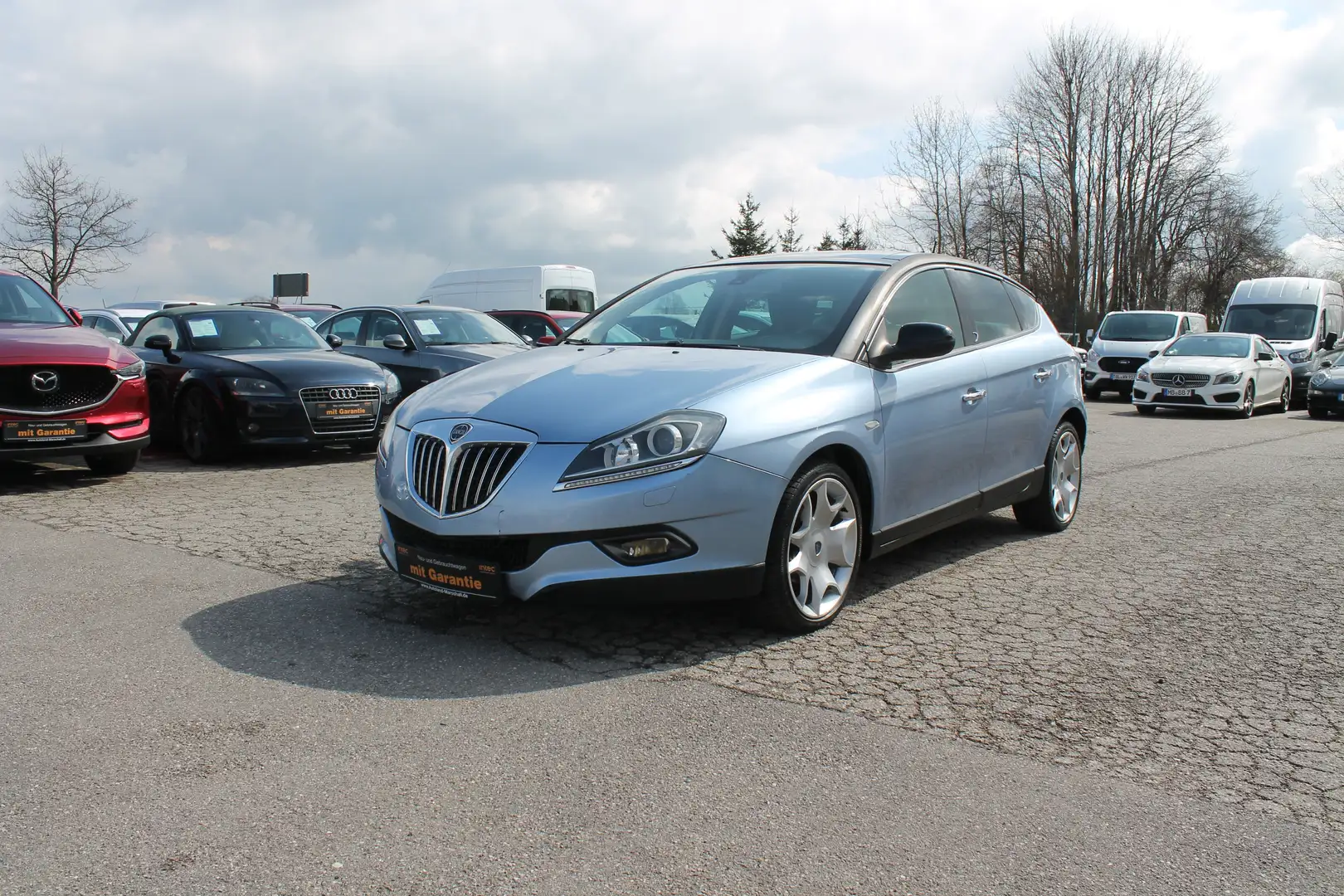 Lancia Delta 1,4 T XENON PANORAMA PDC SHZ NAVI AHK Modrá - 1