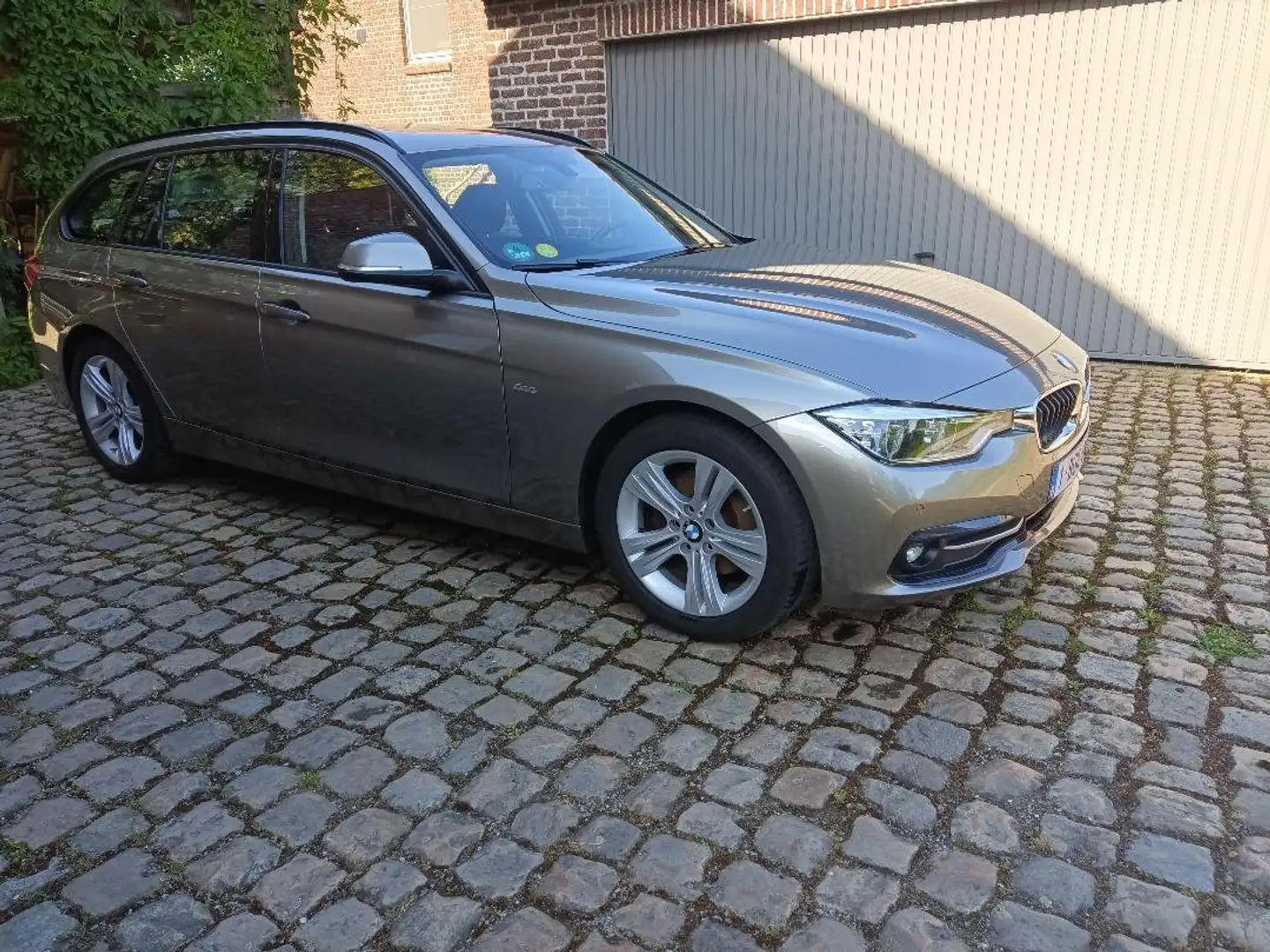BMW 320 320d Touring Aut. Sport Line Zilver - 2