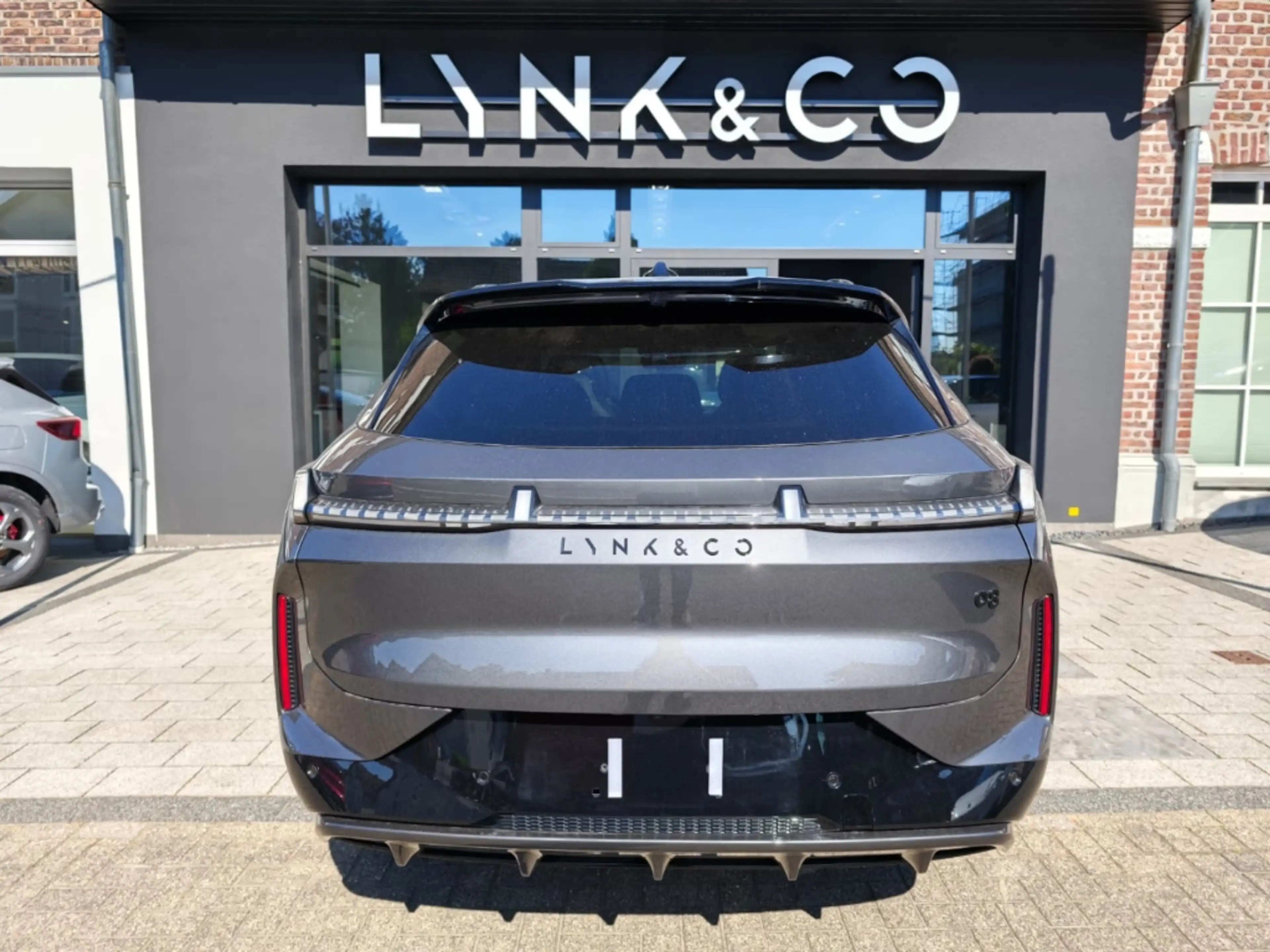 Lynk & Co 08 Core 1.5 T PHEV 257 kW El. Panodach Navi Leder Dig — photo 6