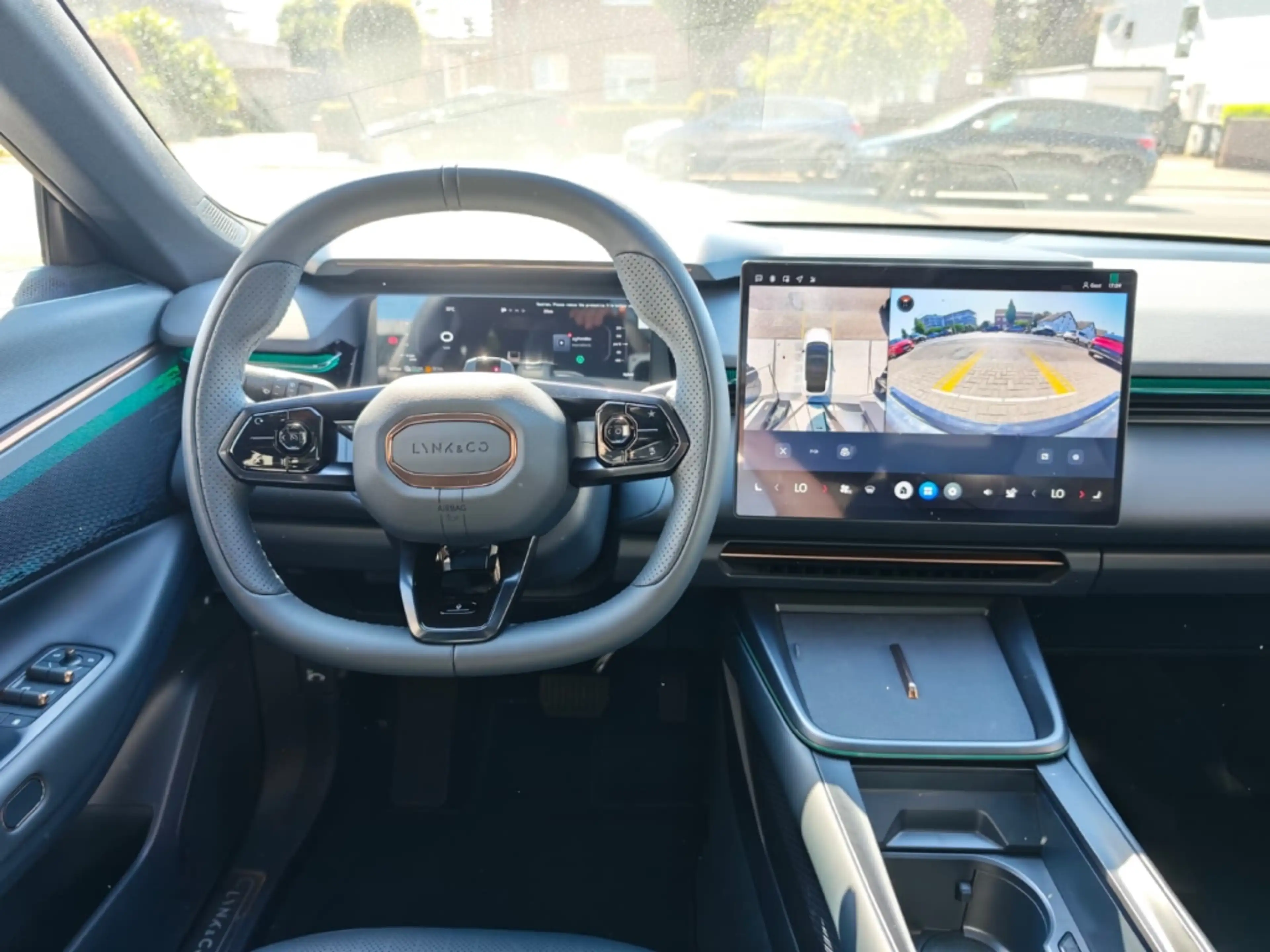 Lynk & Co 08 Core 1.5 T PHEV 257 kW El. Panodach Navi Leder Dig — photo 10