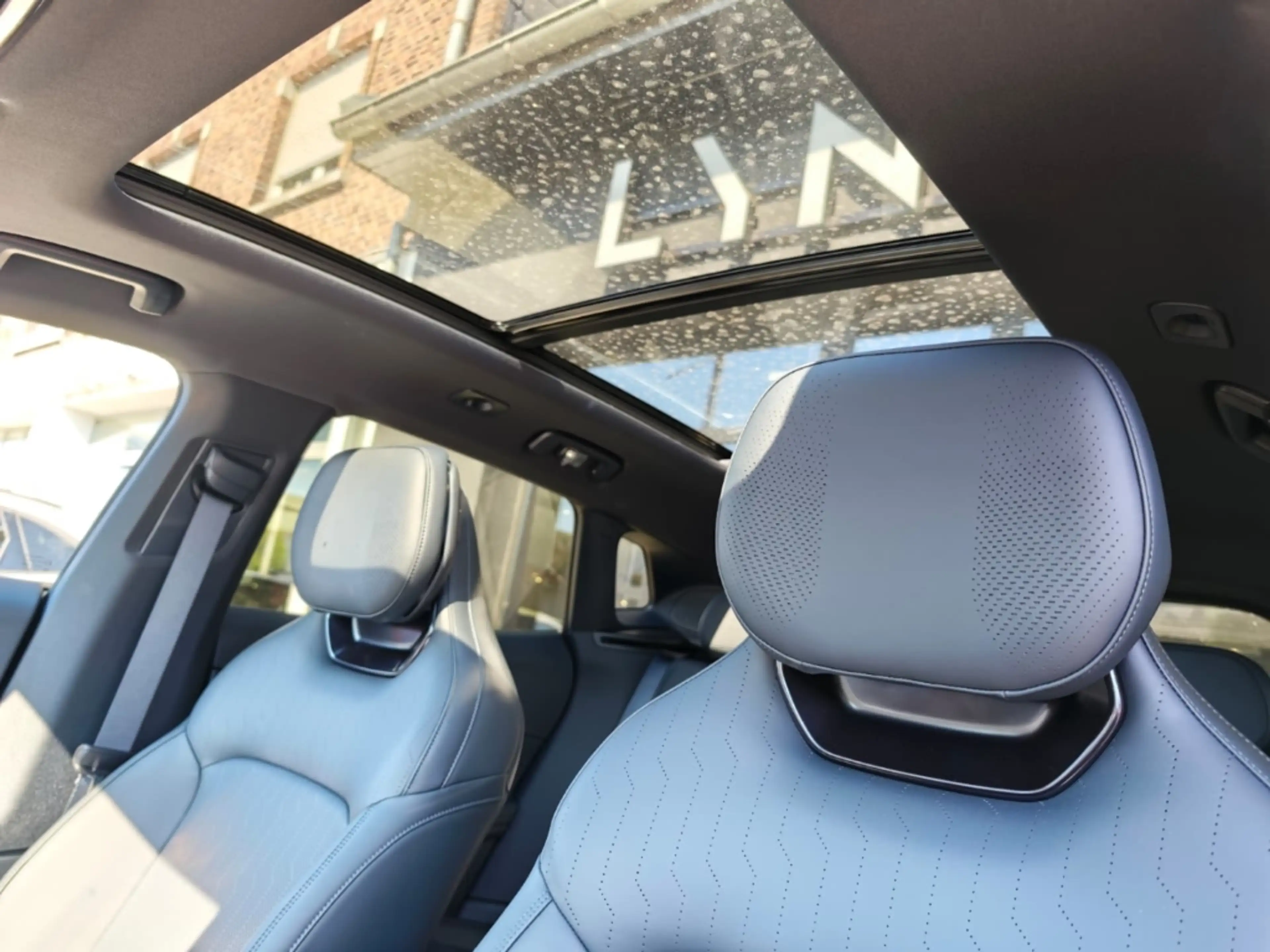 Lynk & Co 08 Core 1.5 T PHEV 257 kW El. Panodach Navi Leder Dig — photo 15