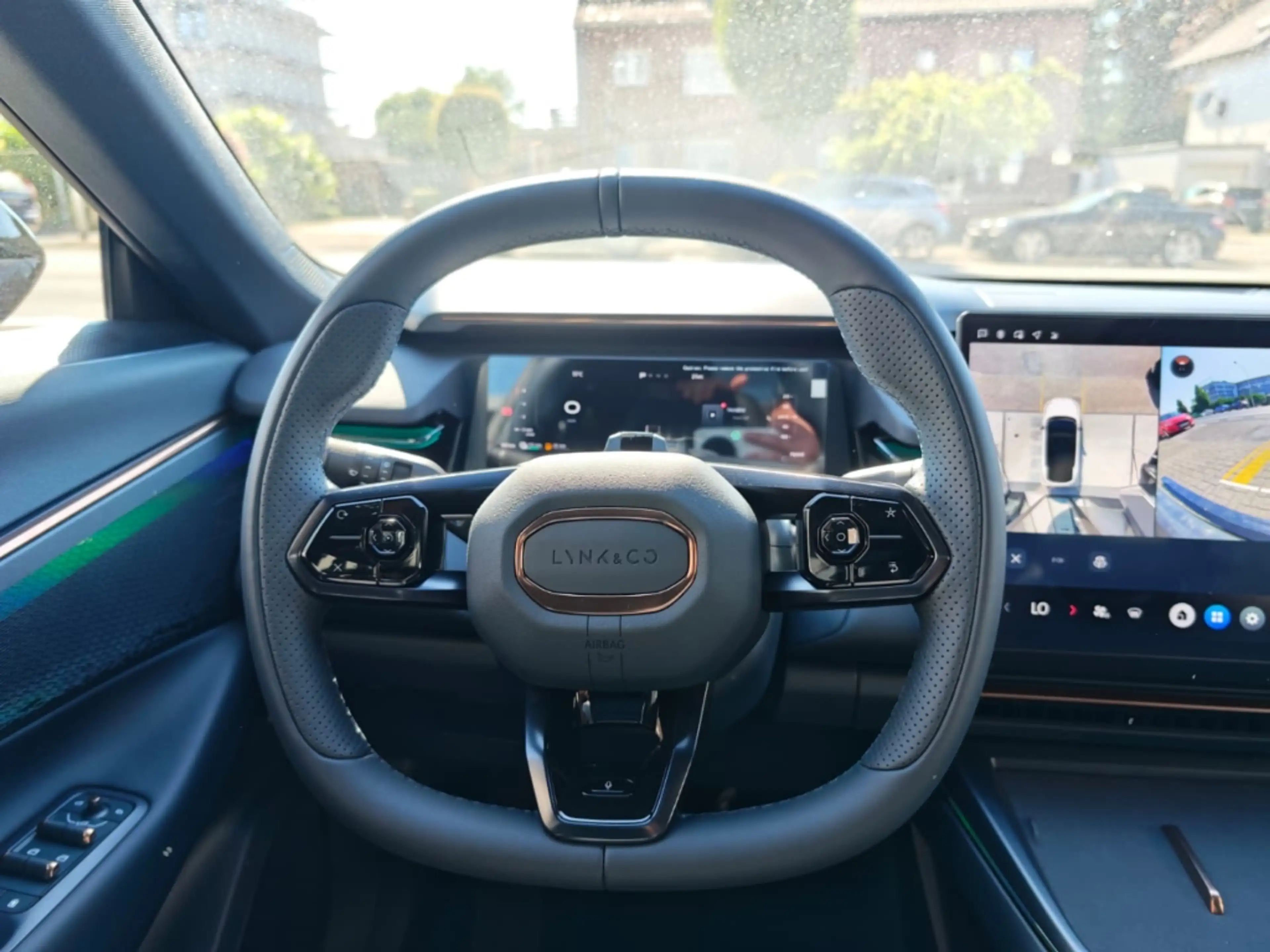 Lynk & Co 08 Core 1.5 T PHEV 257 kW El. Panodach Navi Leder Dig — photo 12