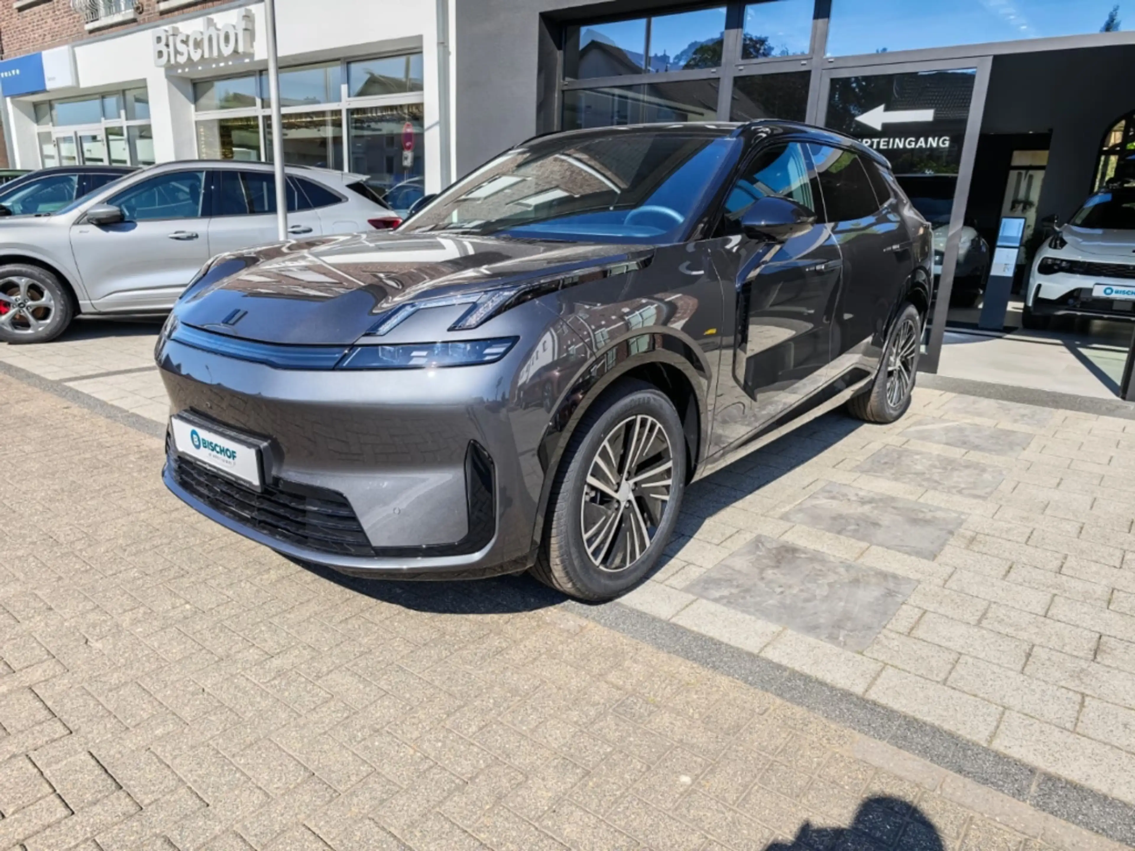 Lynk & Co 08 Core 1.5 T PHEV 257 kW El. Panodach Navi Leder Dig — photo 3