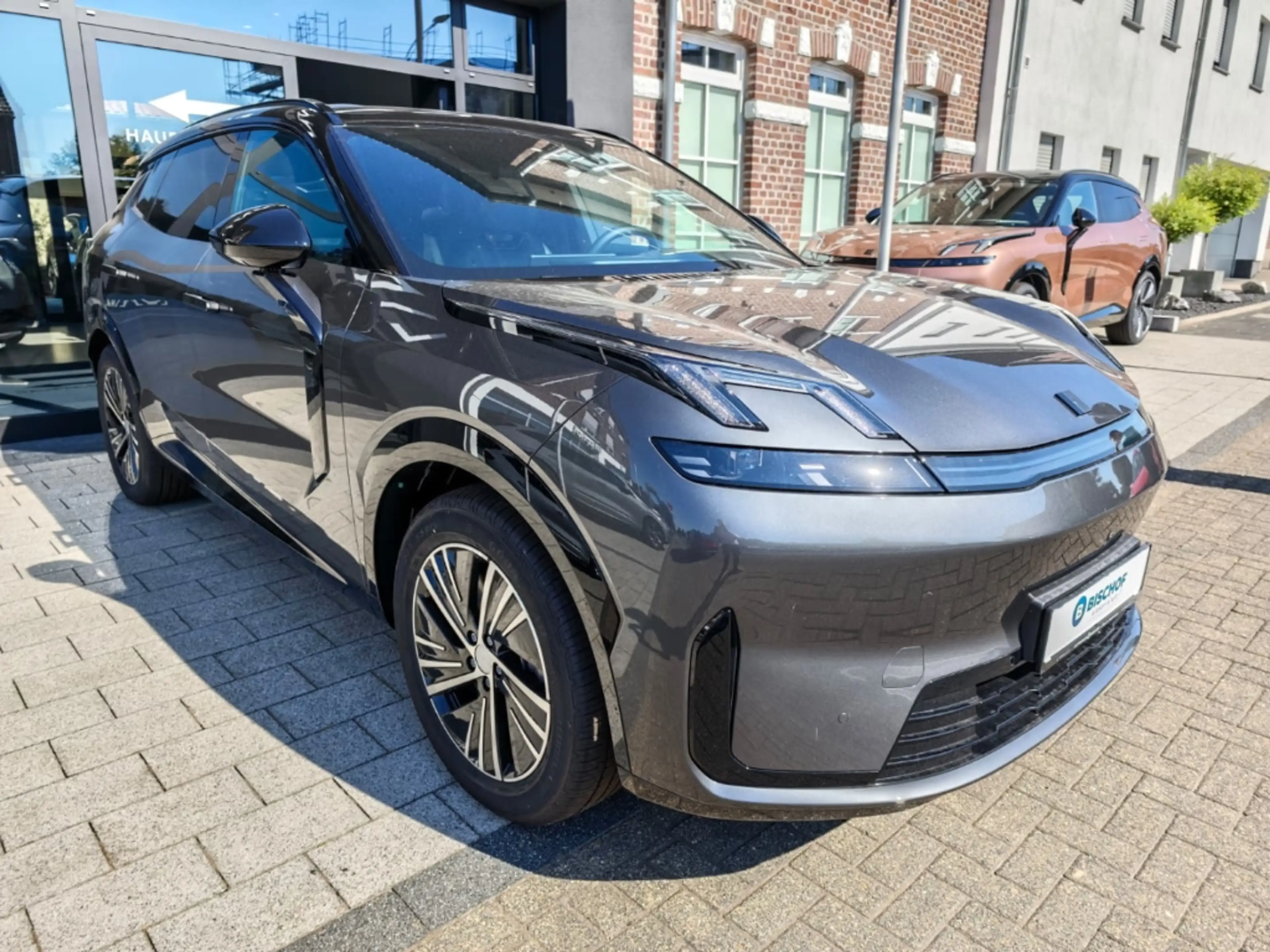 Lynk & Co 08 Core 1.5 T PHEV 257 kW El. Panodach Navi Leder Dig — photo 2