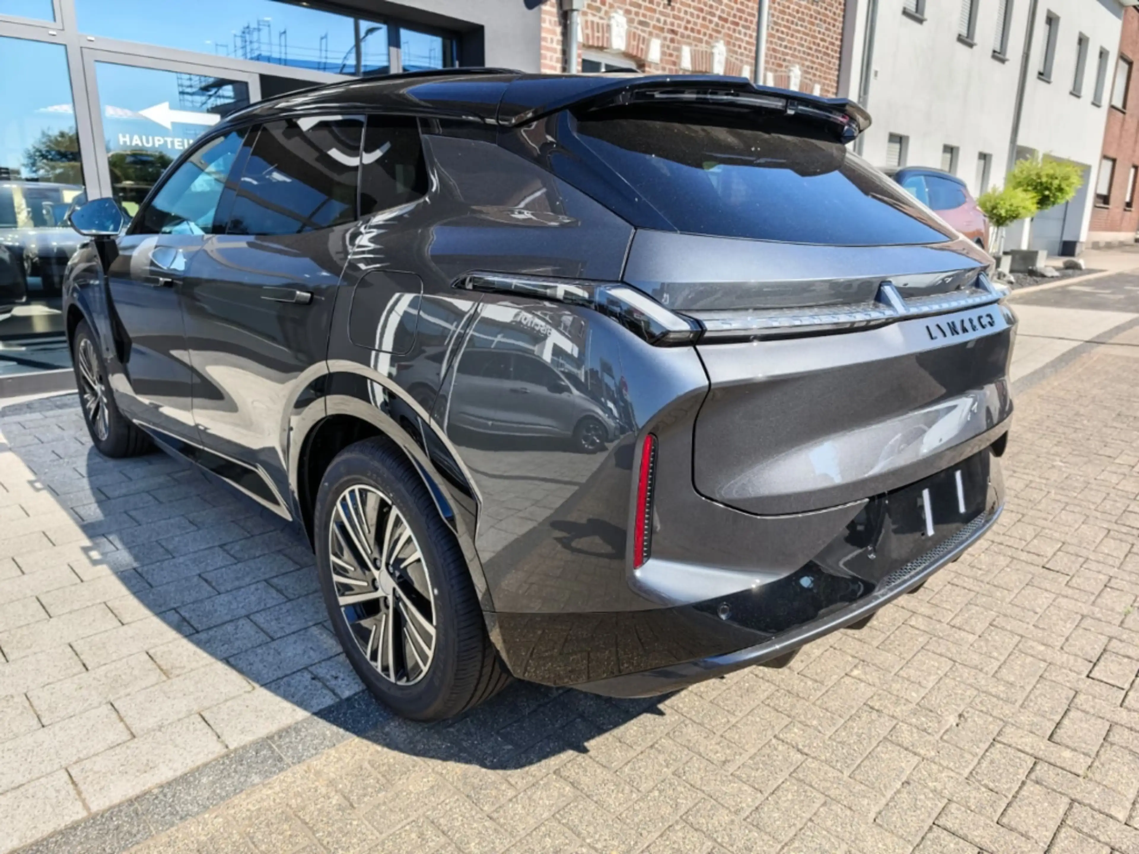 Lynk & Co 08 Core 1.5 T PHEV 257 kW El. Panodach Navi Leder Dig — photo 5