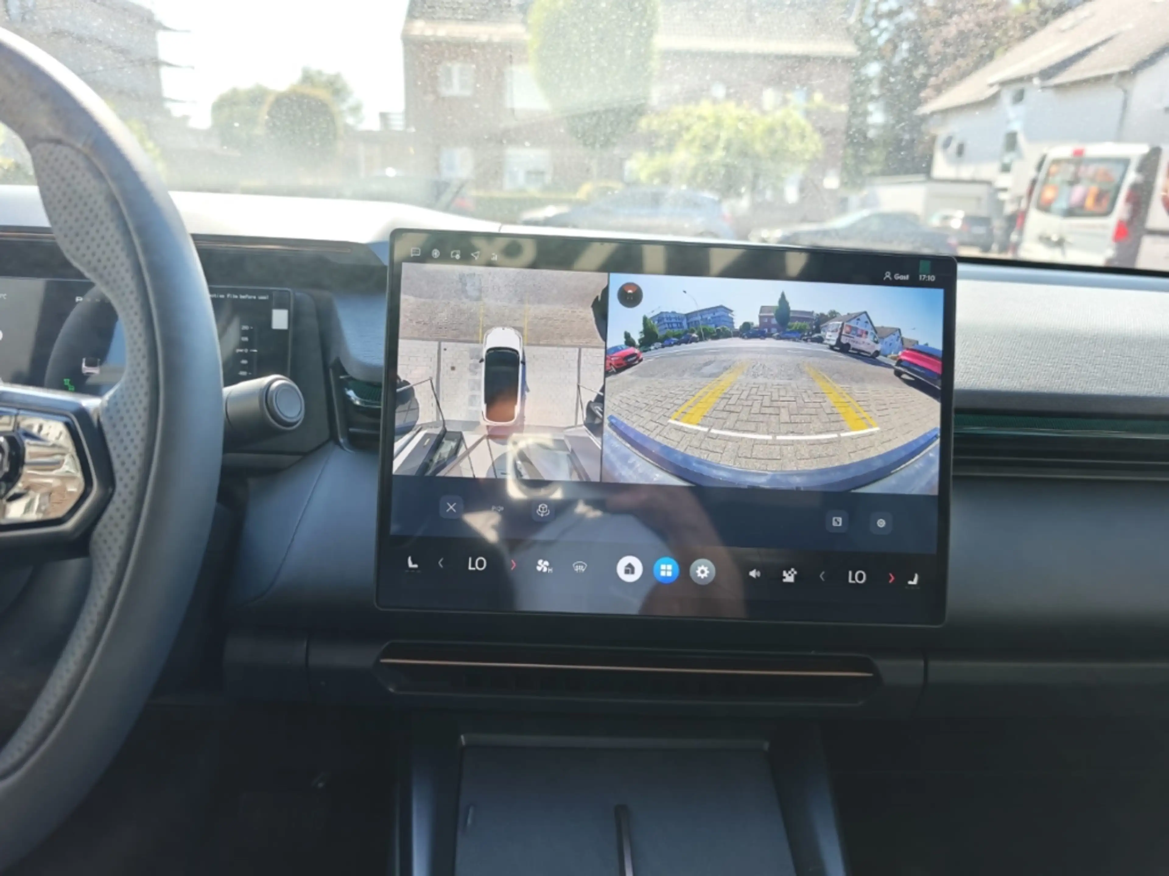 Lynk & Co 08 Core 1.5 T PHEV 257 kW El. Panodach Navi Leder Dig — photo 13