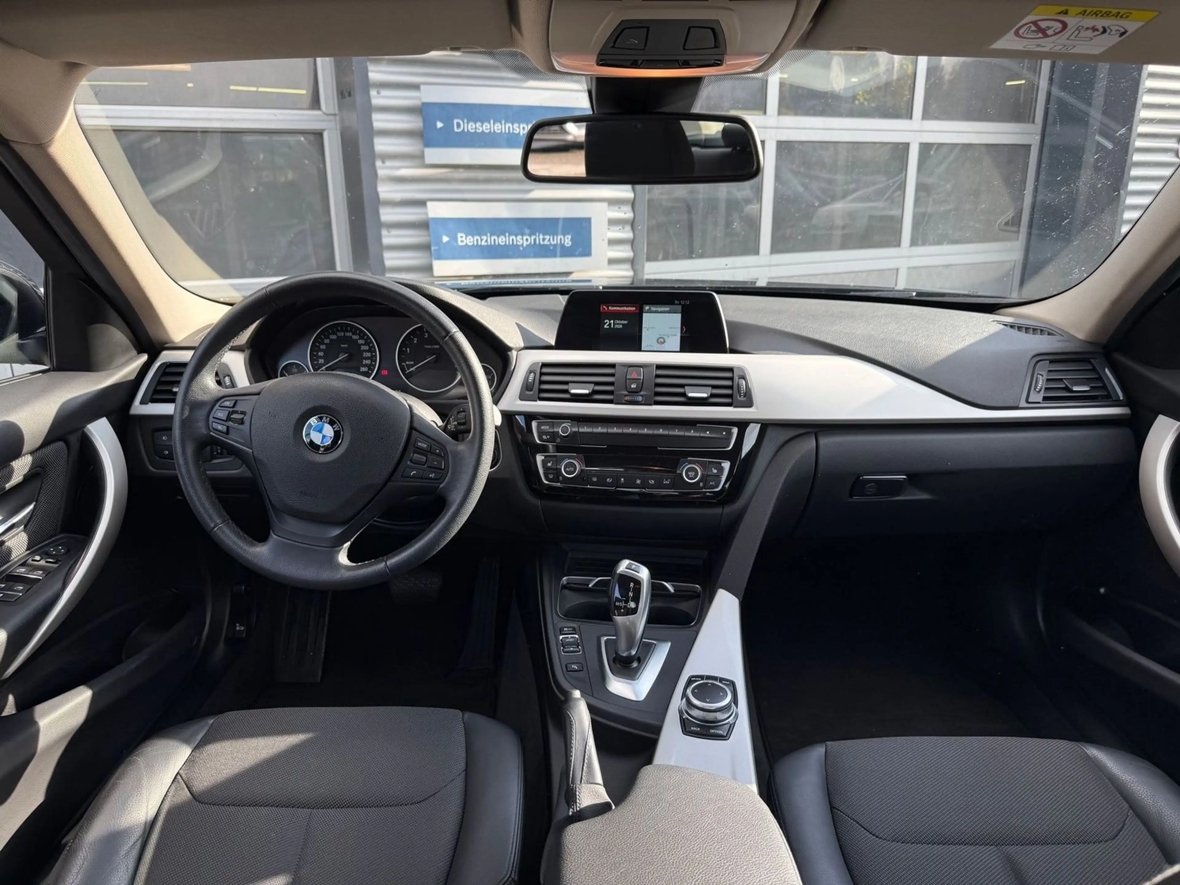 BMW 320 Advantage — photo 12