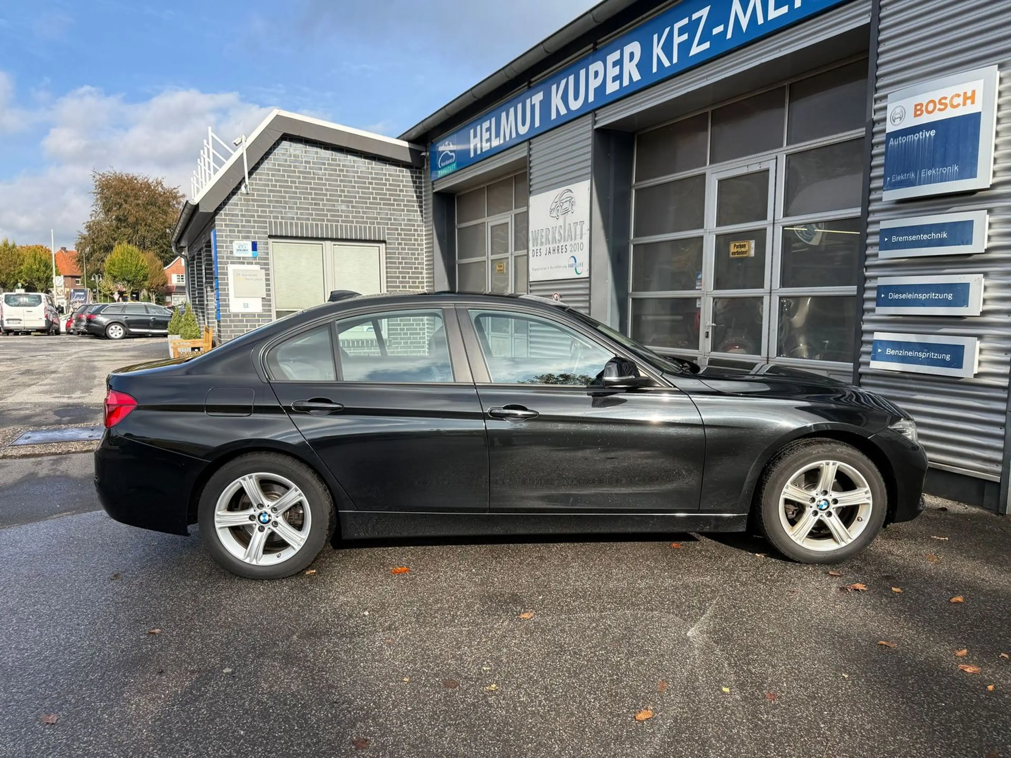 BMW 320 Advantage — photo 8