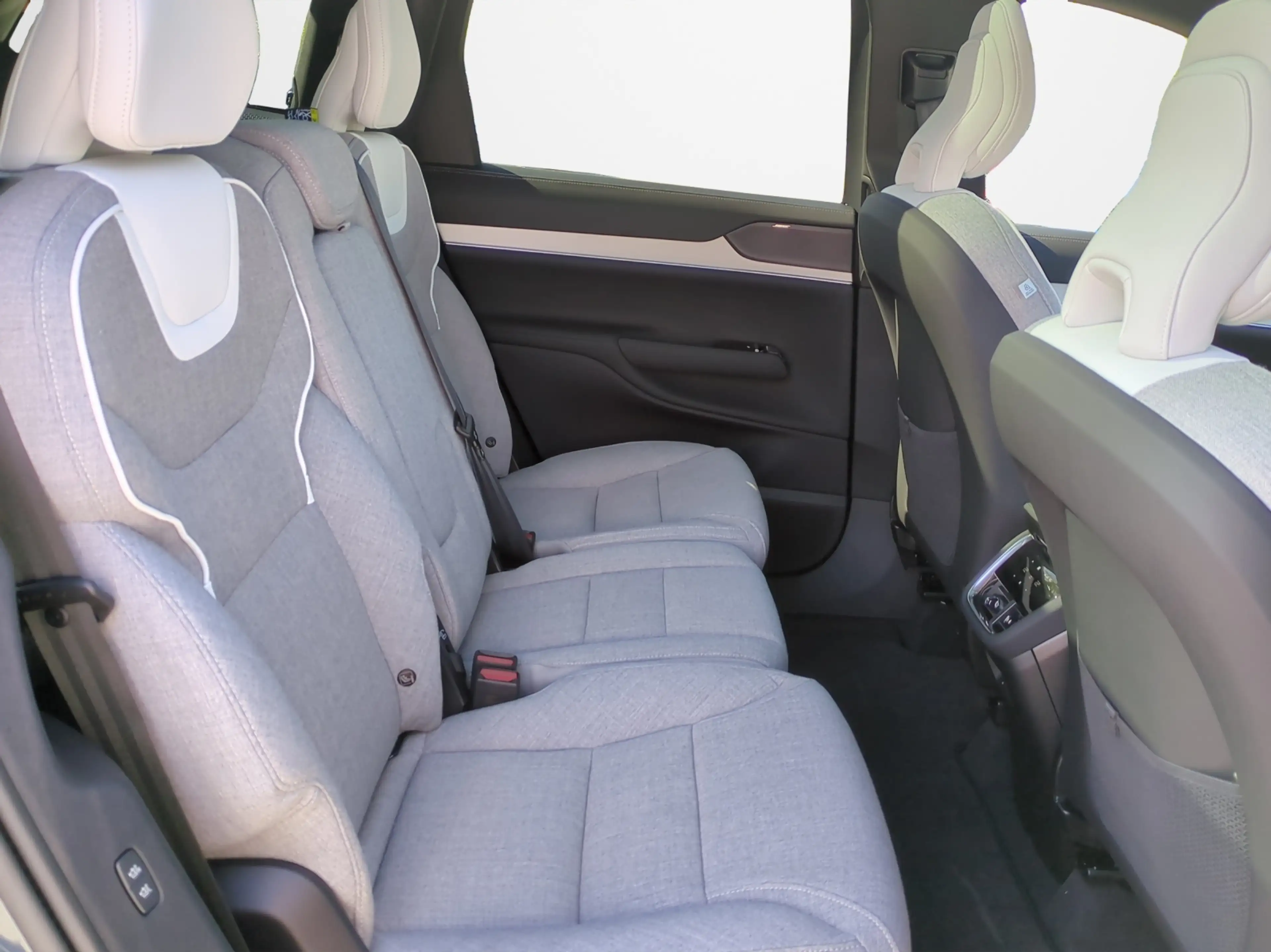 Volvo EX90 Twin Ultra Performance - 7 Siitzer — photo 13