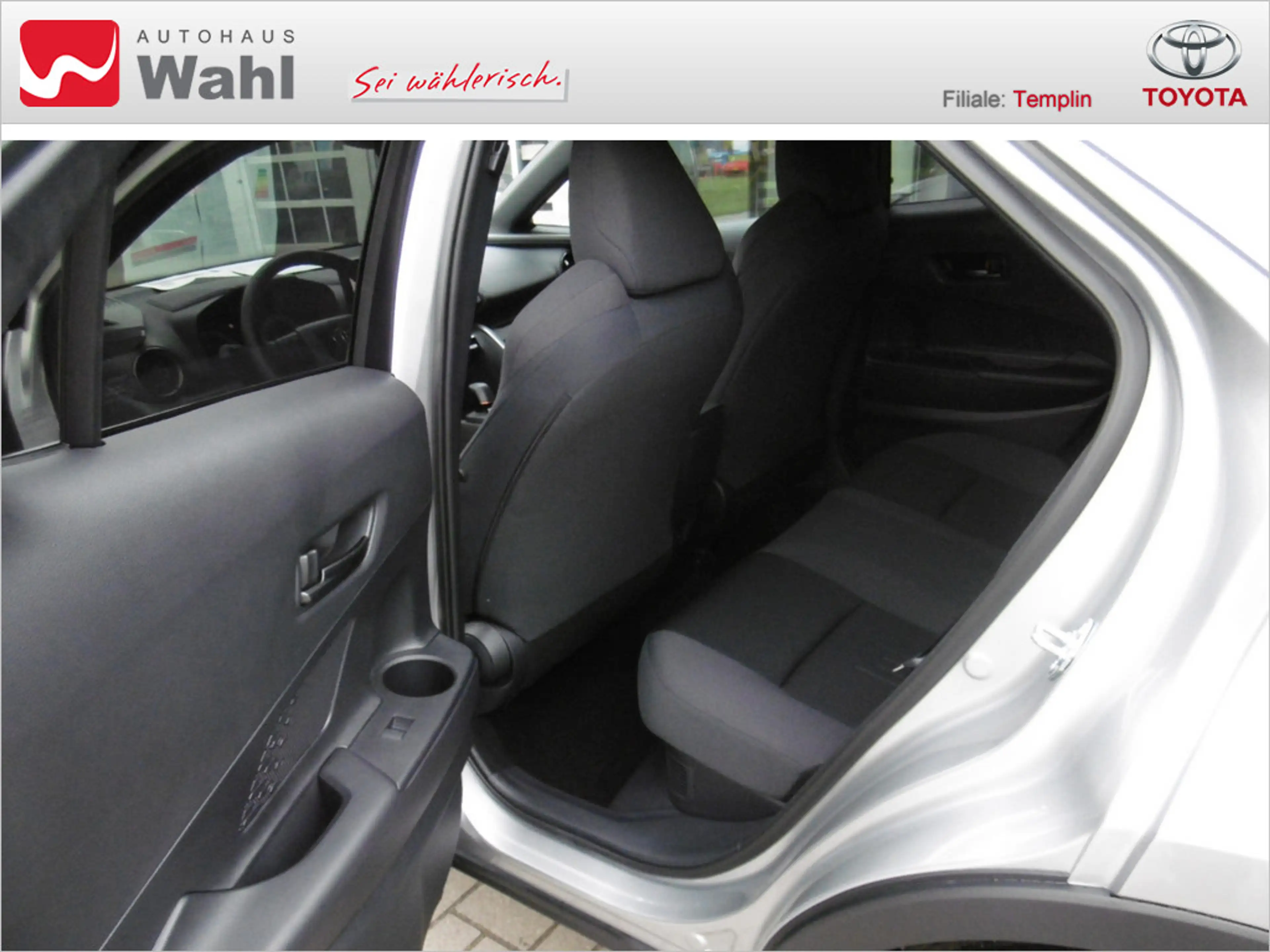 Toyota C-HR 1.8 Hybrid FWD Teamplayer — photo 10