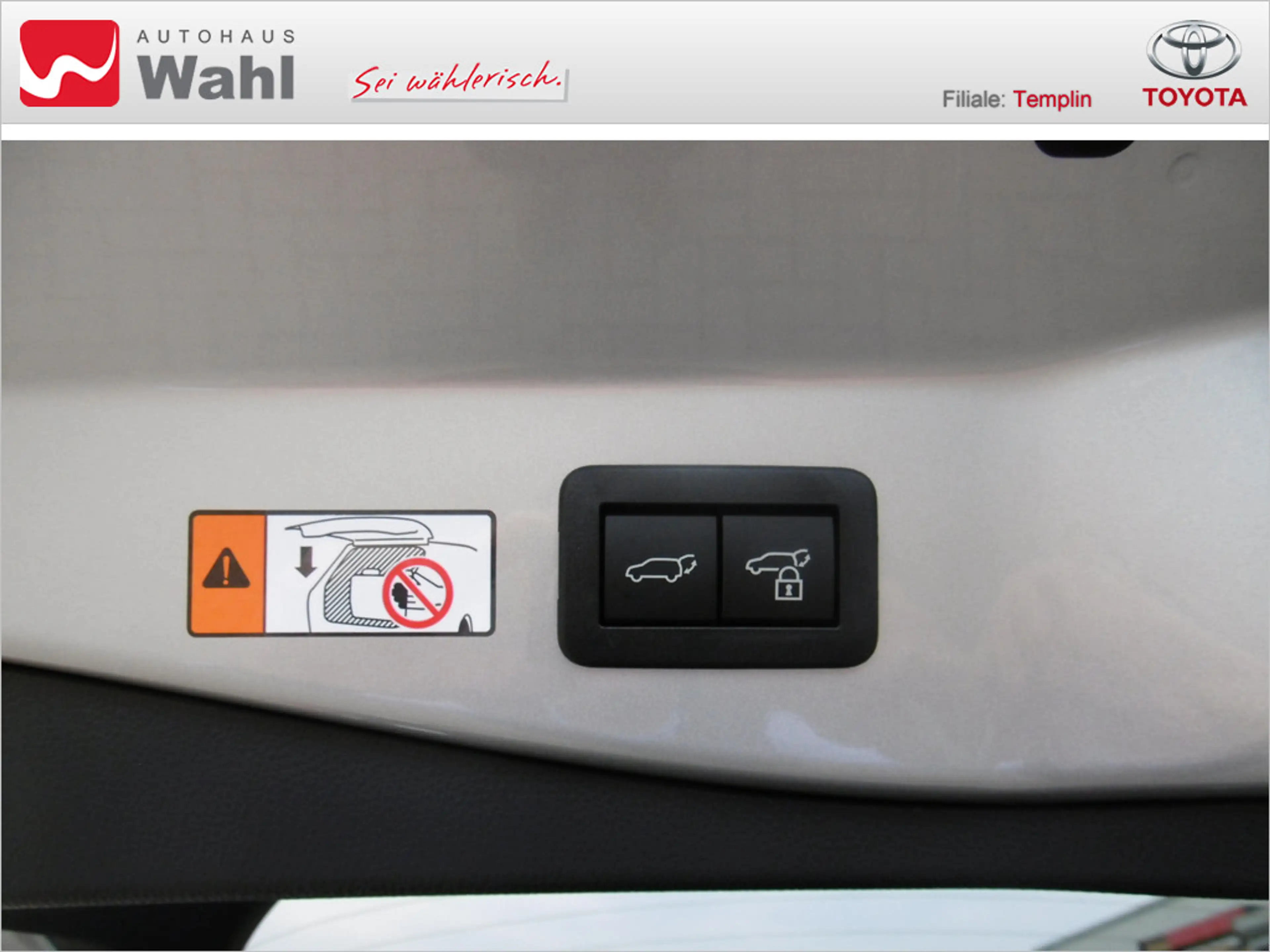 Toyota C-HR 1.8 Hybrid FWD Teamplayer — photo 13