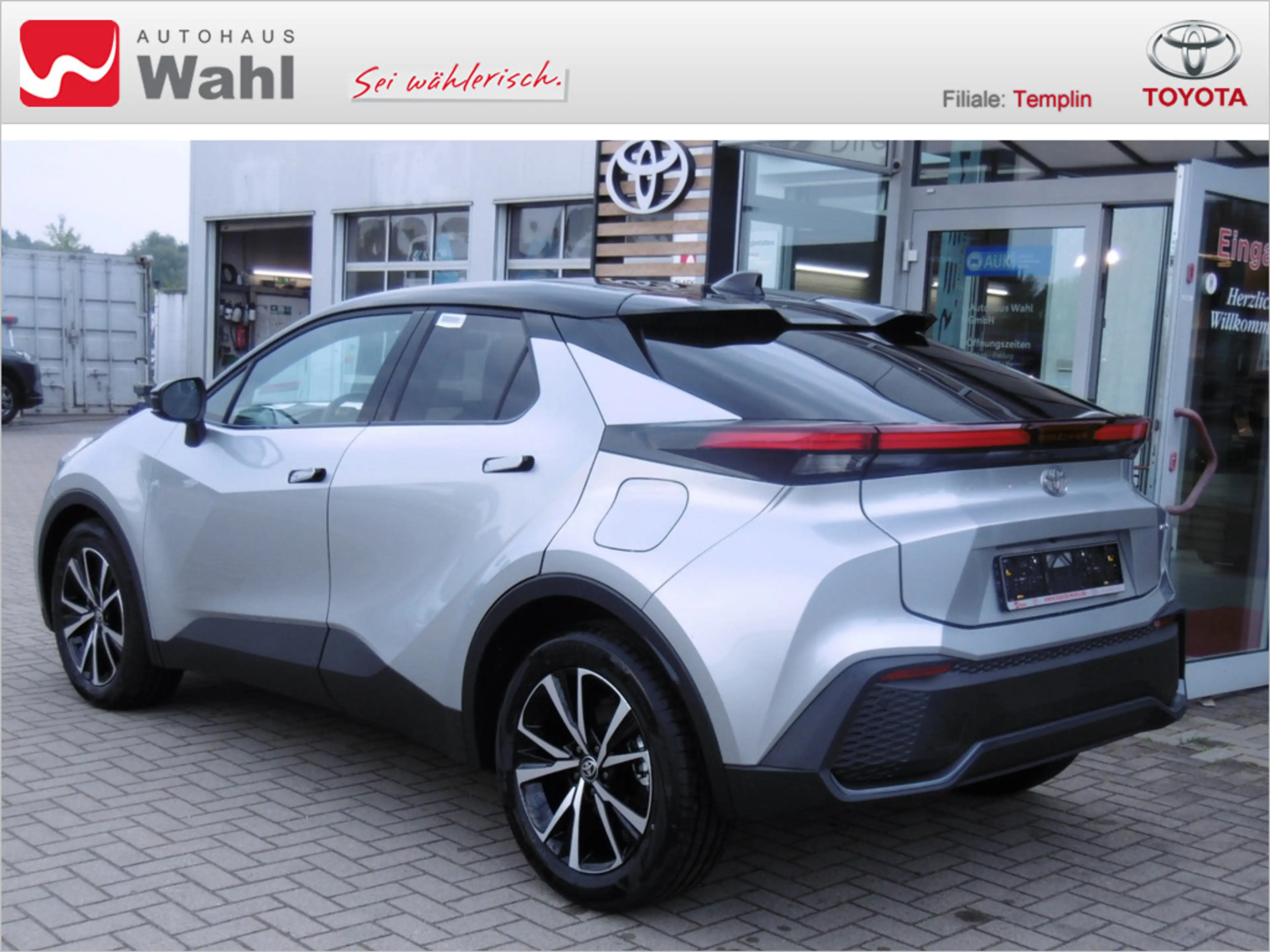 Toyota C-HR 1.8 Hybrid FWD Teamplayer — photo 3