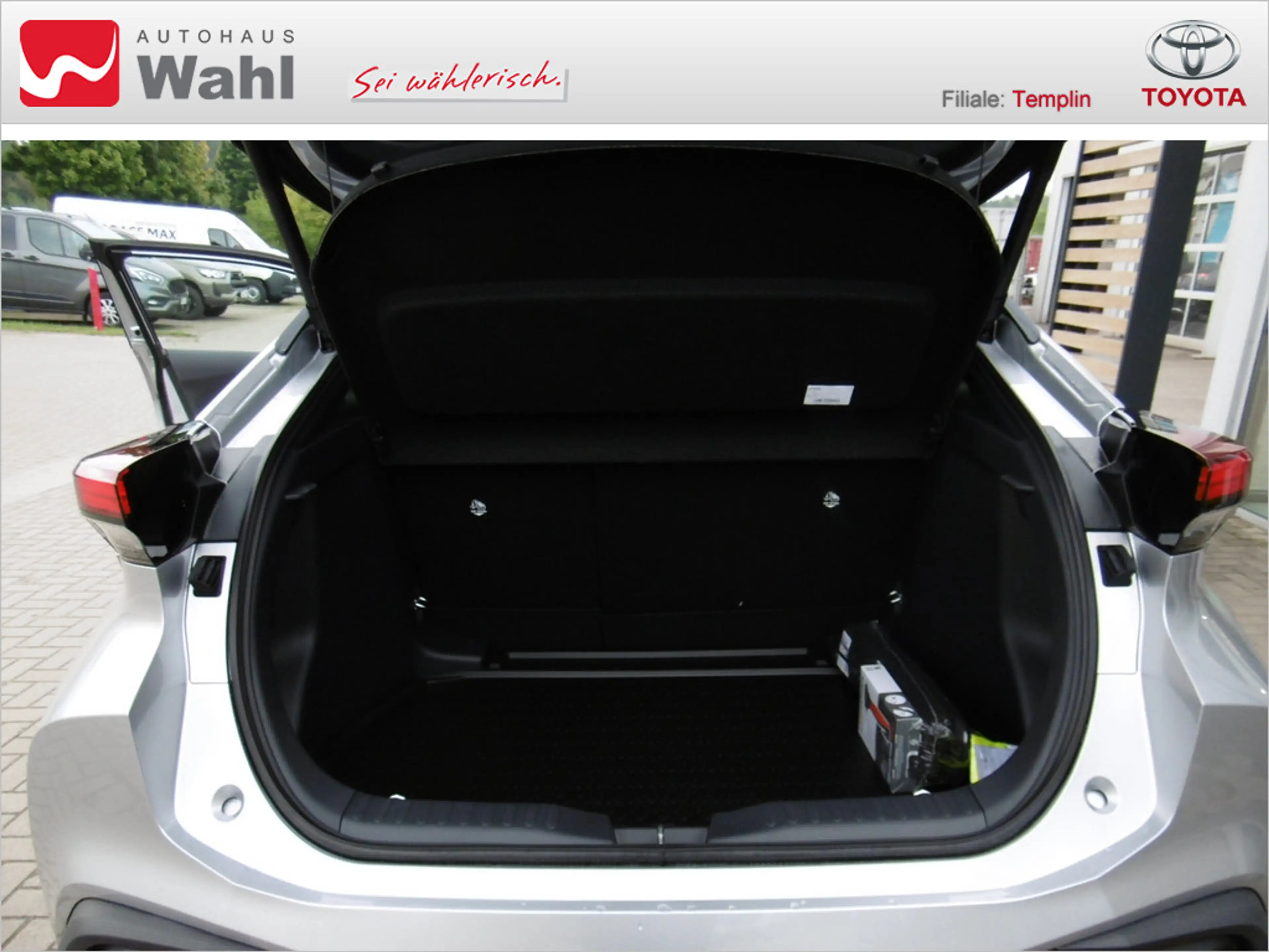 Toyota C-HR 1.8 Hybrid FWD Teamplayer — photo 12