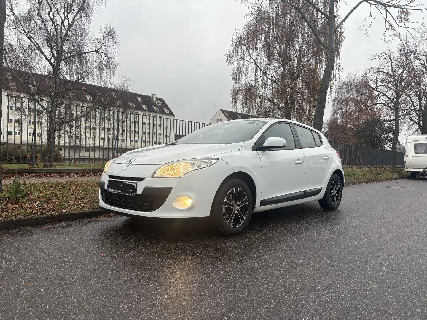 Renault Megane III Lim. 5-trg. Expression ALU TÜV NEU Weiß - 1